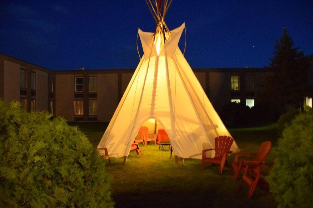 Ramada By Wyndham Timmins Hotel Exterior photo