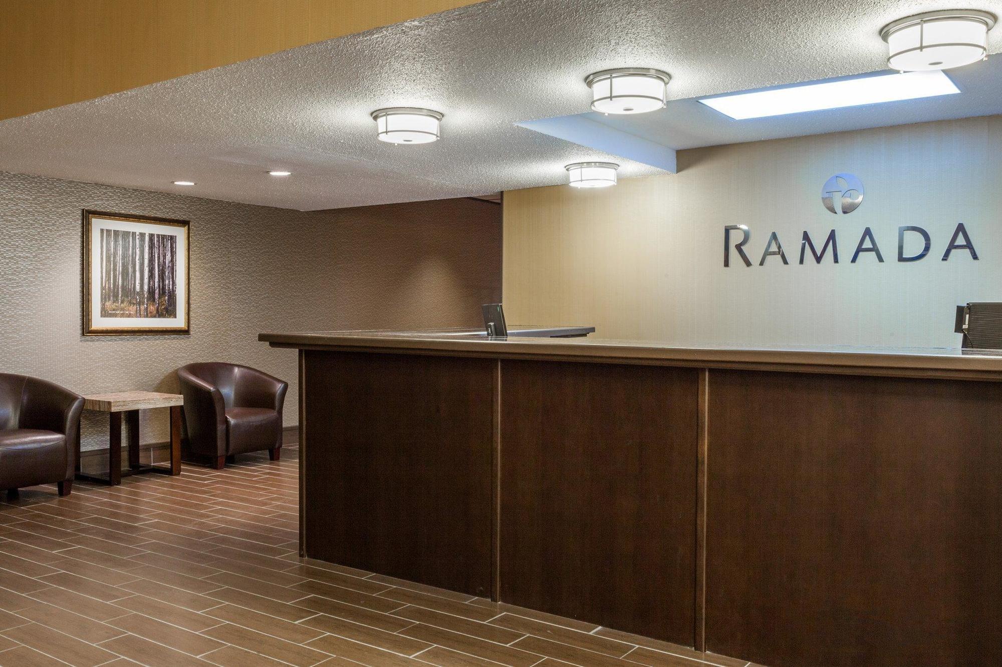 Ramada By Wyndham Timmins Hotel Exterior photo