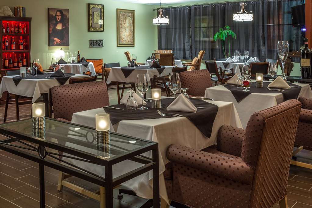 Ramada By Wyndham Timmins Hotel Restaurant photo
